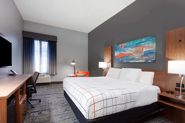 Room 11 of 27