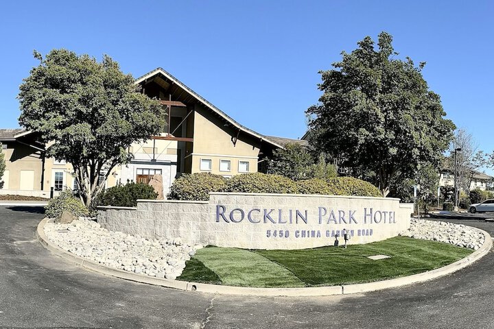 Hotel 5 of 50