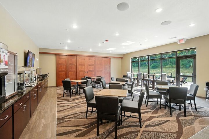 Cobblestone Hotel & Suites-Bellefontaine