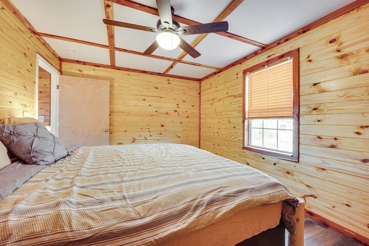 Troy Cabin w / River Access: Fish Kayak & More!