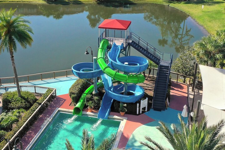 Regal Oaks Resort Vacation Townhomes by IDILIQ