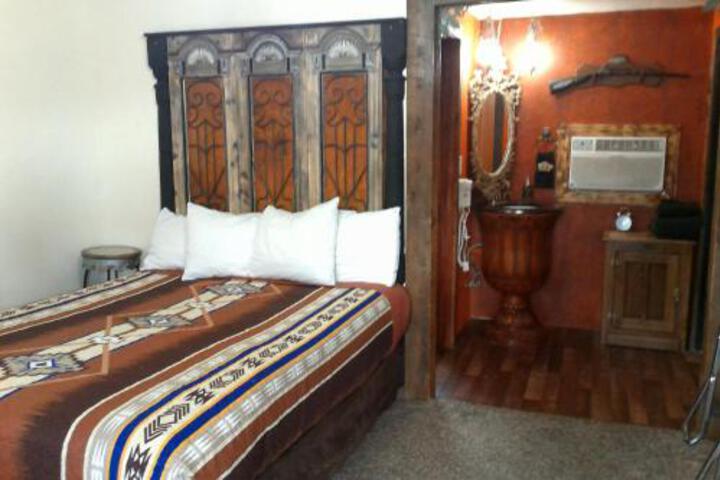 Room 7 of 10