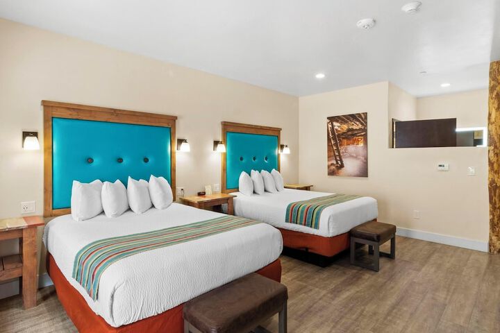 Bluff Dwellings Resort