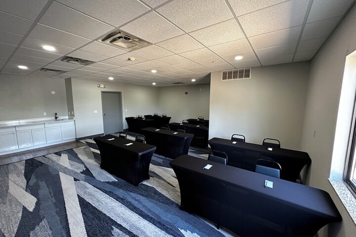 Comfort Suites Auburn Hills-Detroit