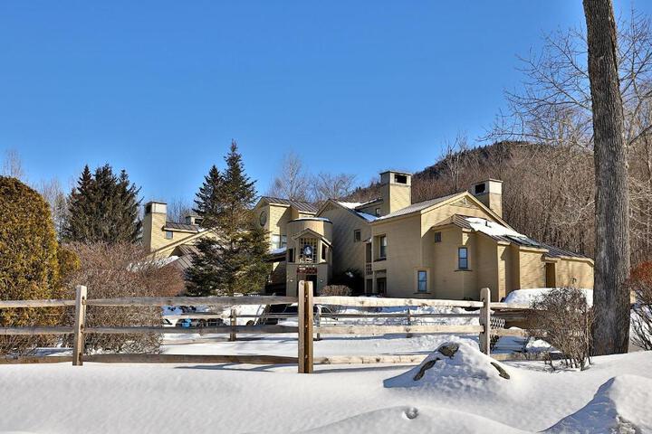 Skiers! Fox Hollow 2BR 2BA Condo Across from Pico, Minutes to Killington condo