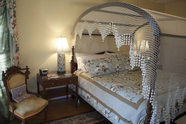 Room 27 of 51