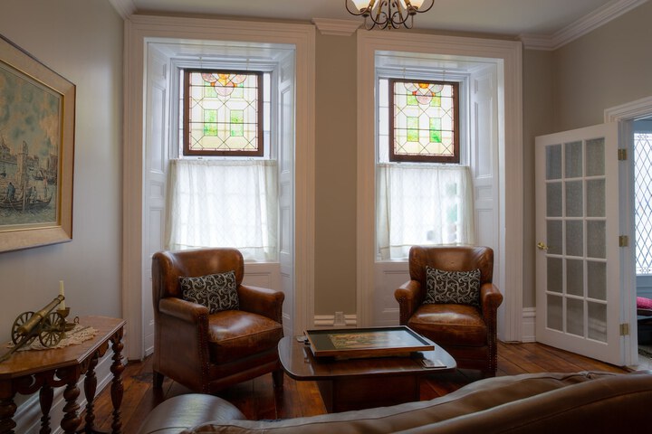 Sir Isaac Brock B & B Luxury Suites