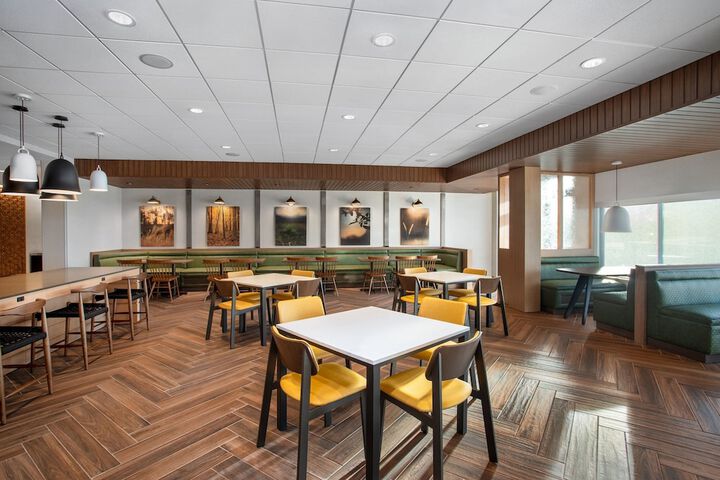 Breakfast/Coffee Service 31 of 36