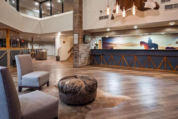 Best Western Plus Saddleback Inn & Conference Center