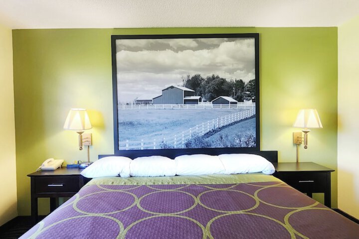 Room 16 of 19