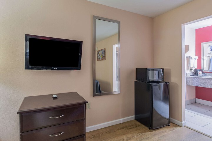 Room 14 of 24