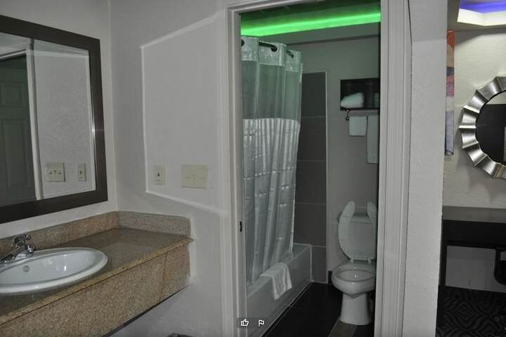 Room 5 of 8