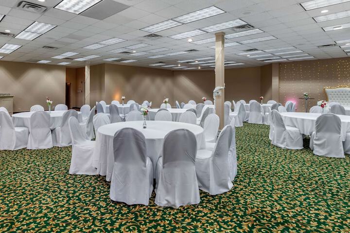 Ballroom/Hall 60 of 64