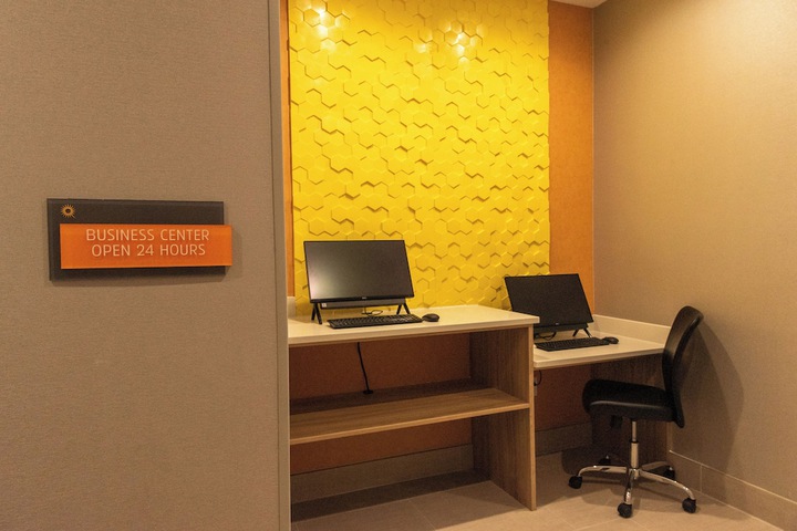 La Quinta Inn & Suite by Wyndham Lake City