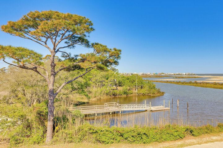 Water View Dauphin Island Condo w / Boat Slips