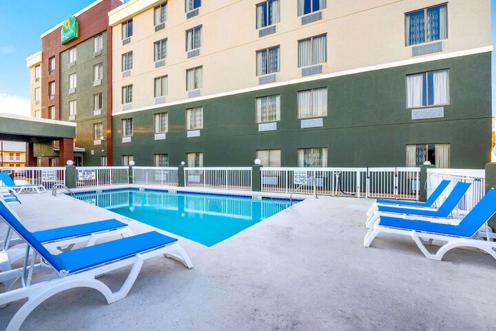 Pool 5 of 30