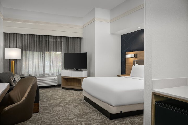 Room 48 of 61