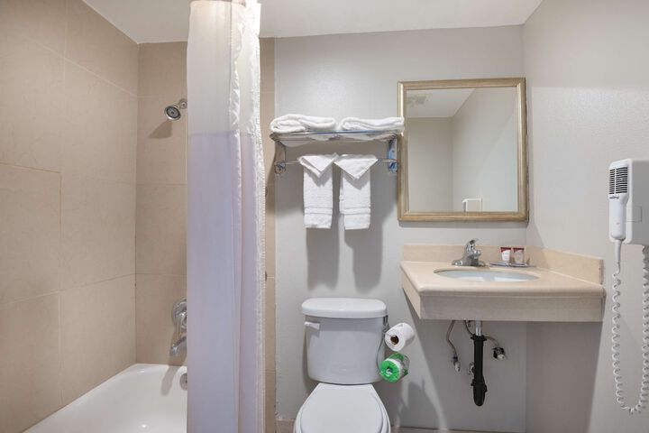 Room 10 of 15