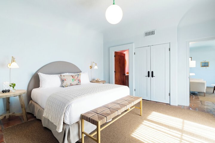 Room 28 of 67
