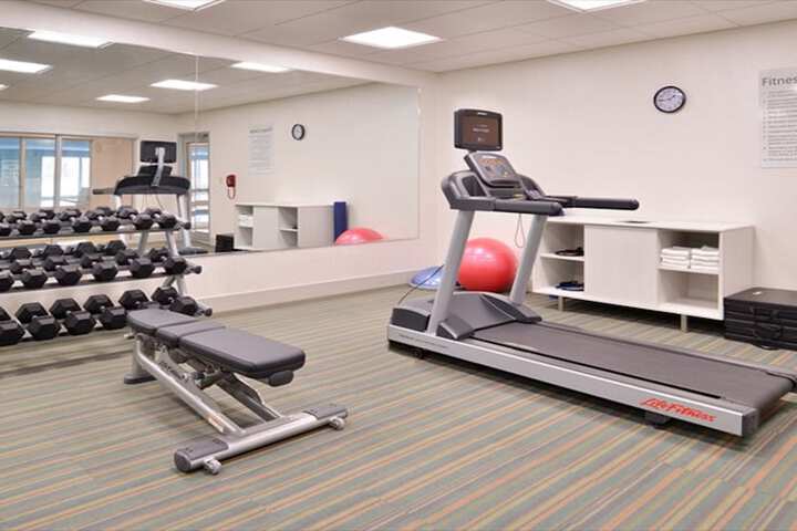Holiday Inn Express & Suites Parkersburg East by IHG