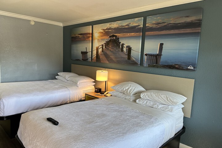 Days Inn by Wyndham Pensacola - Historic Downtown