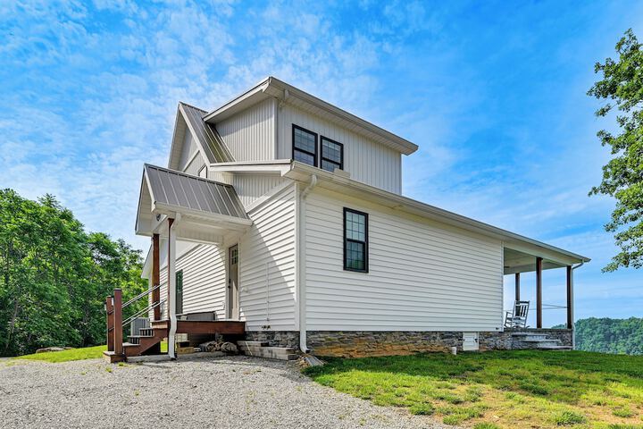 Dale Hollow Cottage w / Covered Porch & Lake Views!