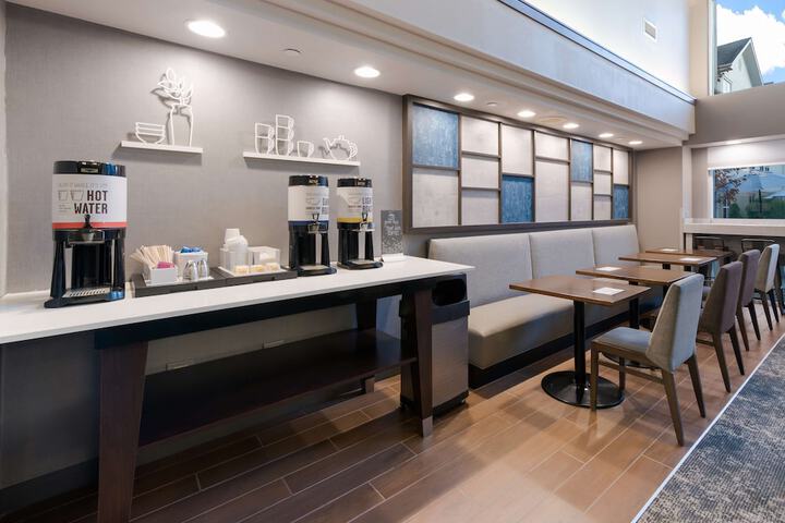 Hampton Inn & Suites Chicago / Hoffman Estates