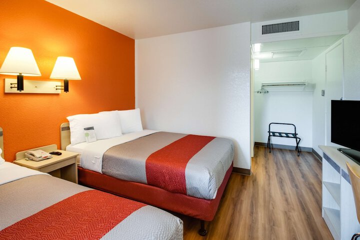 Room 12 of 30