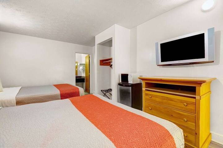 Room 33 of 40