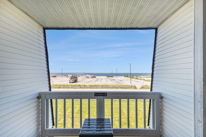 Snyders Shoreline Inn