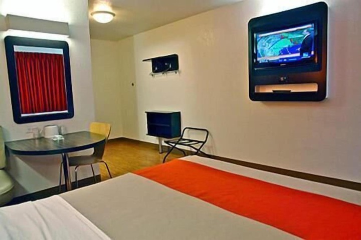 Room 42 of 46