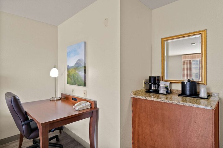 Country Inn & Suites by Radisson Greeley, CO