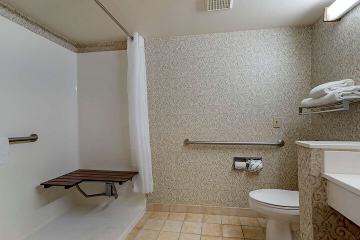 Room 10 of 32