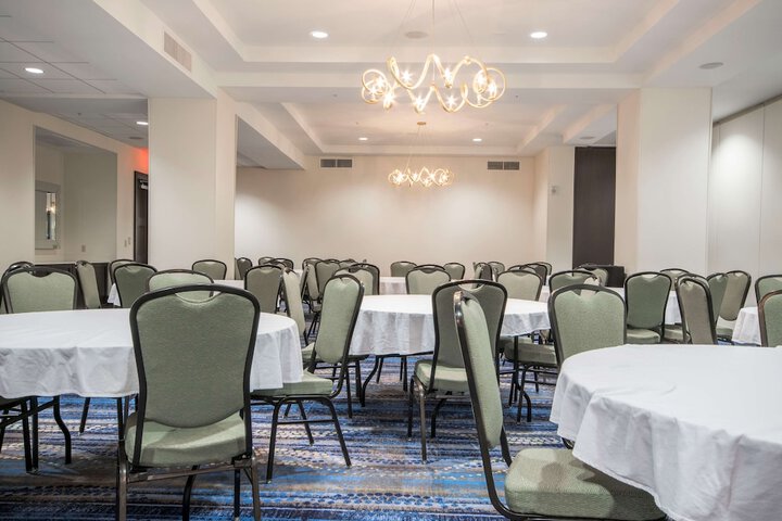 Embassy Suites Louisville Downtown