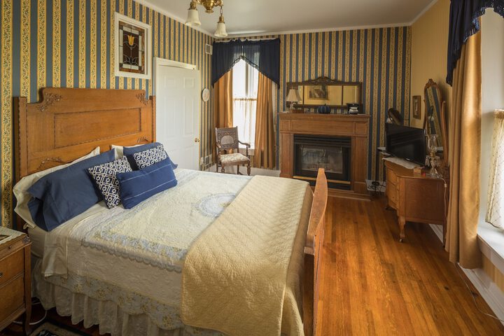 Room 9 of 24