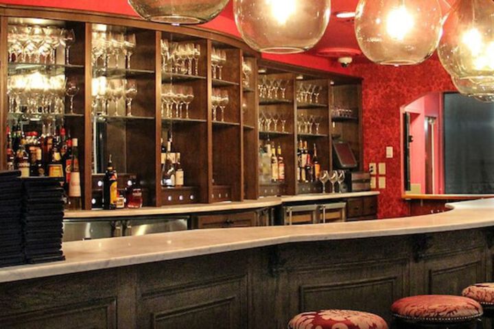 Lounge 21 of 33
