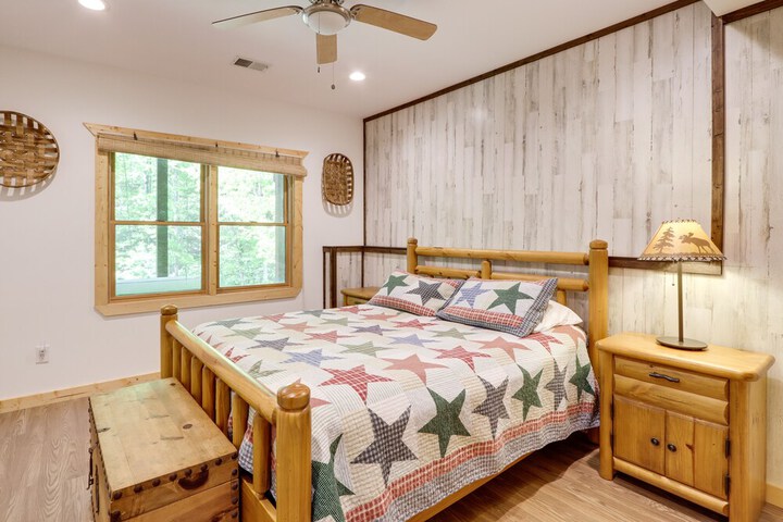 Private Ellijay Cabin w / Hot Tub & Amenities!