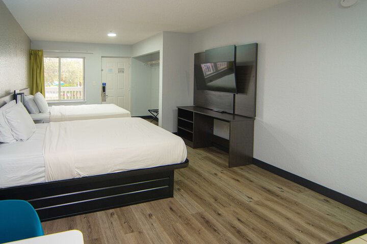 Room 33 of 37