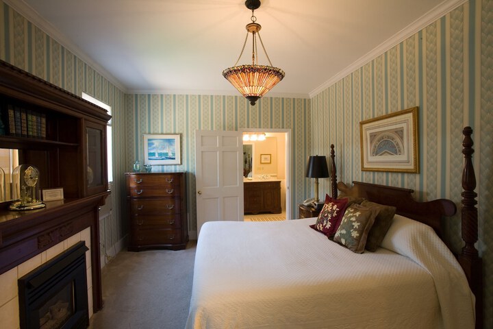 Room 30 of 41
