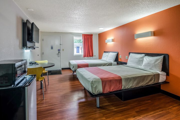 Room 25 of 43