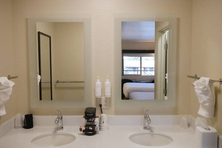 Room 21 of 37