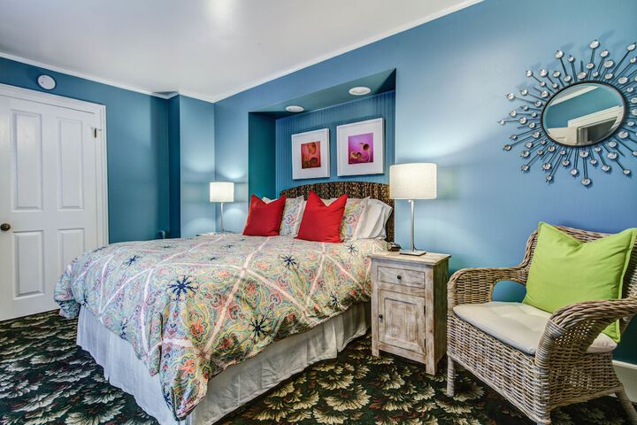 Room 33 of 65
