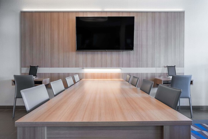 Business Center 58 of 61