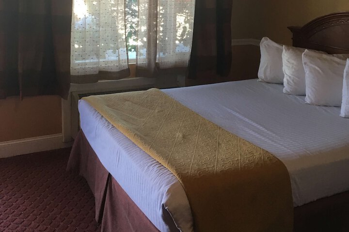 Room 10 of 20