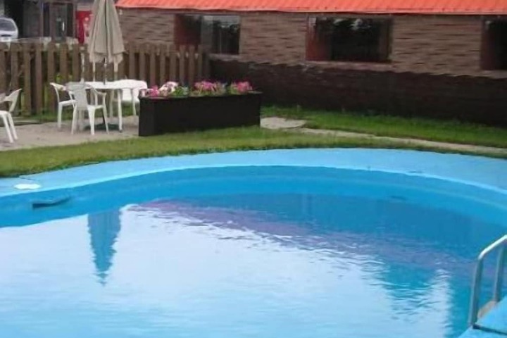 Pool 10 of 51