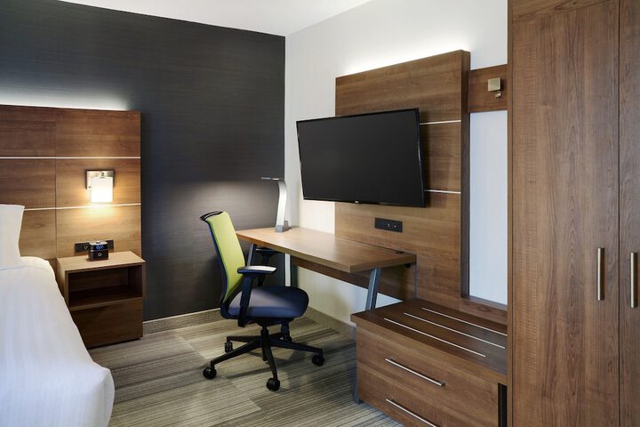 Holiday Inn Express Toronto - Downtown by IHG