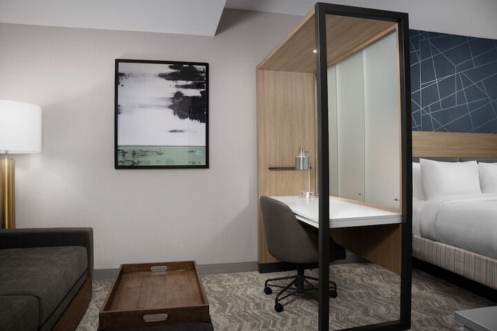 Room 16 of 28