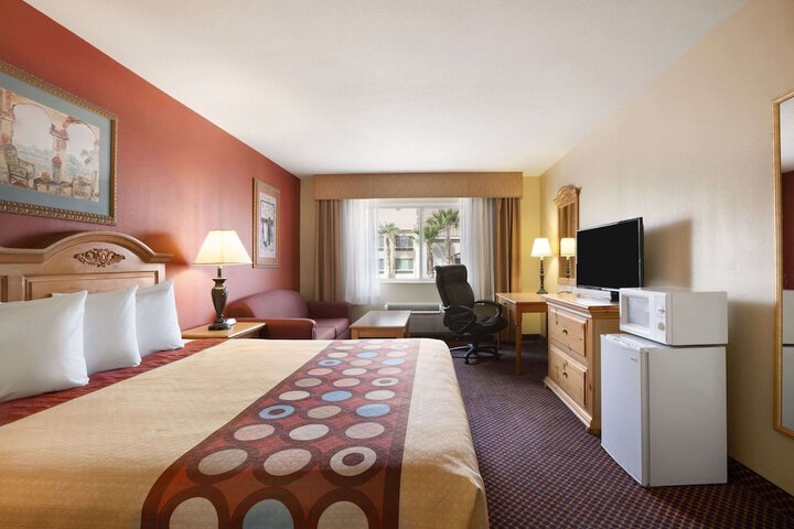 Room 12 of 16