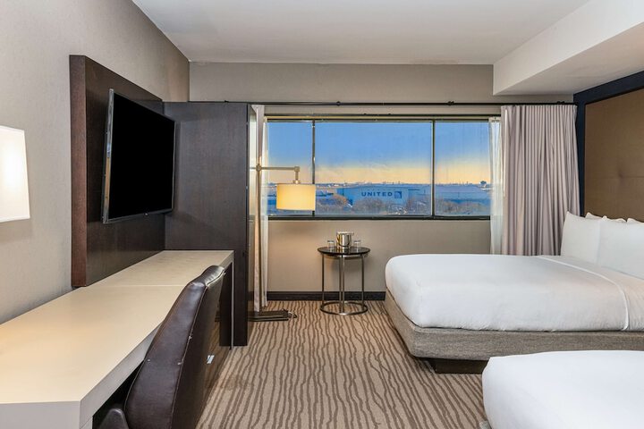 DoubleTree by Hilton Hotel Newark Airport
