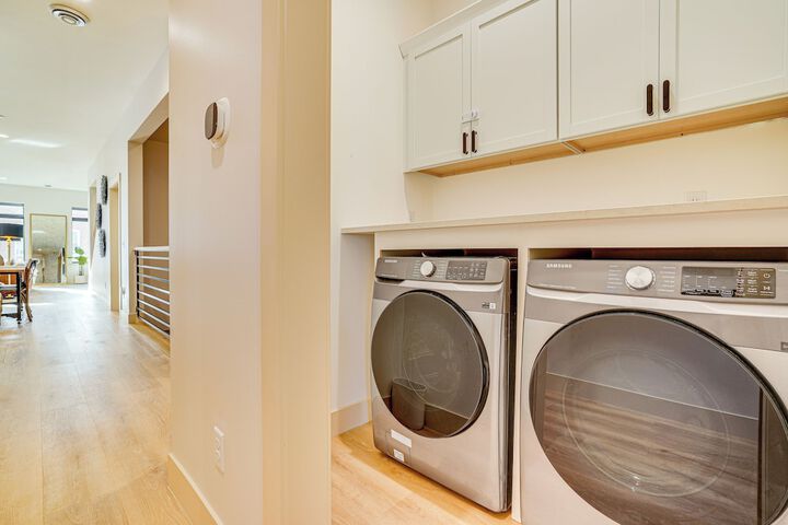 1 Block to Lake City Marina: Condo w / Rooftop Deck